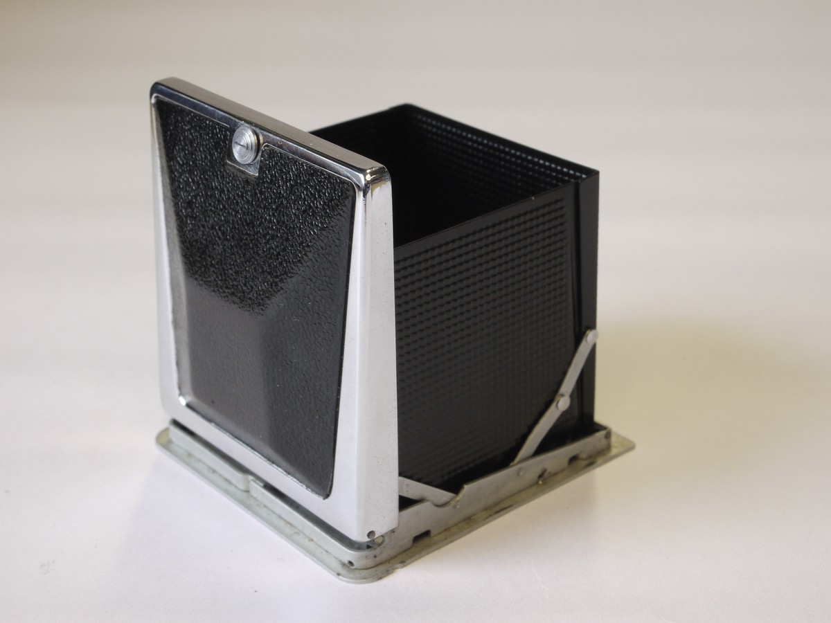 mwclassiccameras-20220610-26 Russian/Soviet made Waist-level finder with magnifier for Salyut 6x6 Hasselblad copy