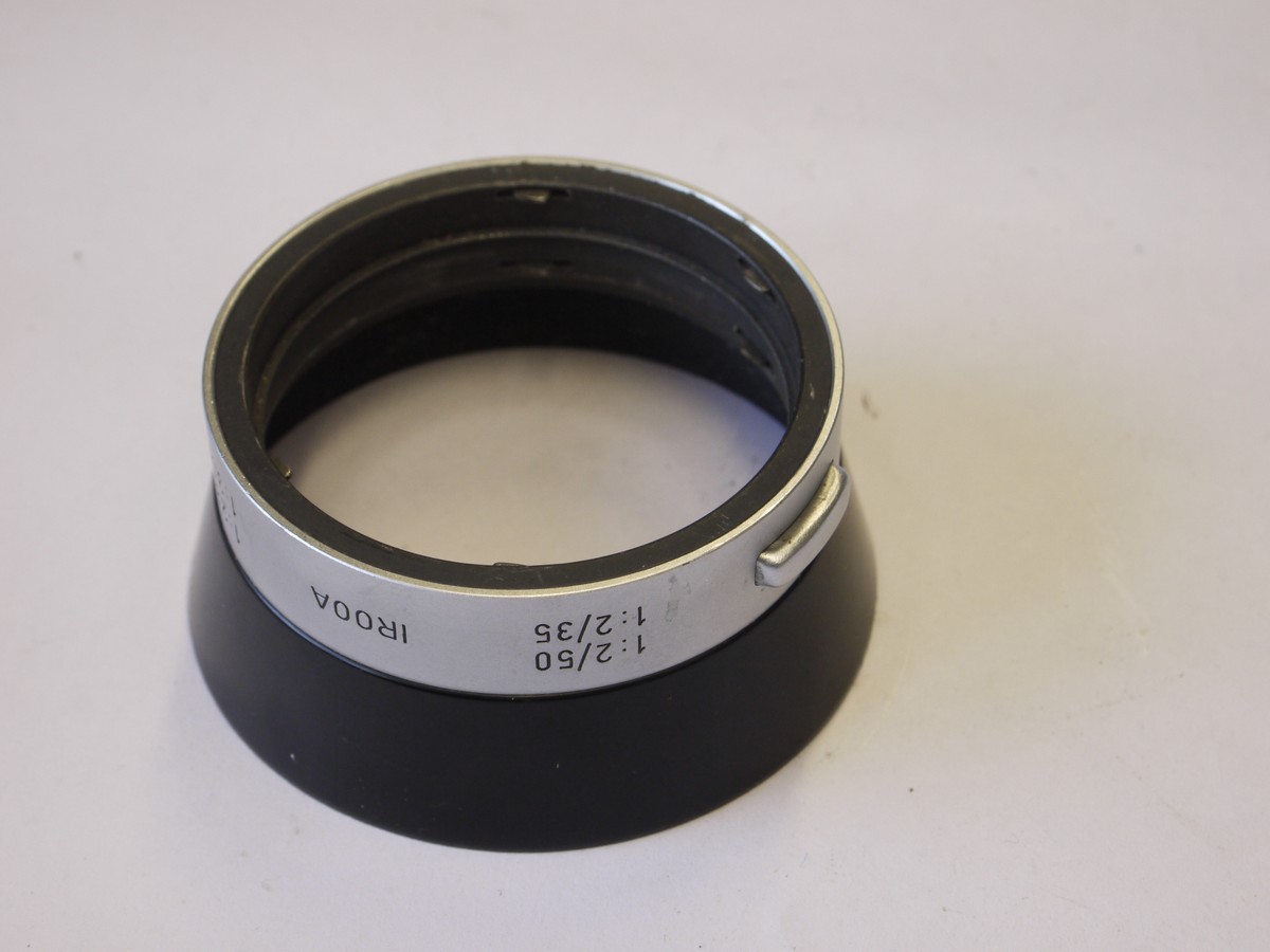 mwclassiccameras-20220610-285 Leitz Clip-on metal reversible lens hood for 35mm f2/f2.8/f3.5 & 50mm f2 (IROOA) + Makers box