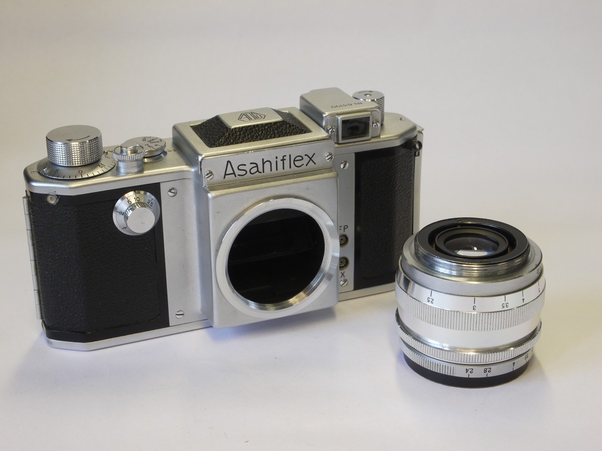 Asahiflex IIA 35mm SLR with waist-level finder (No.83199) + 58mm