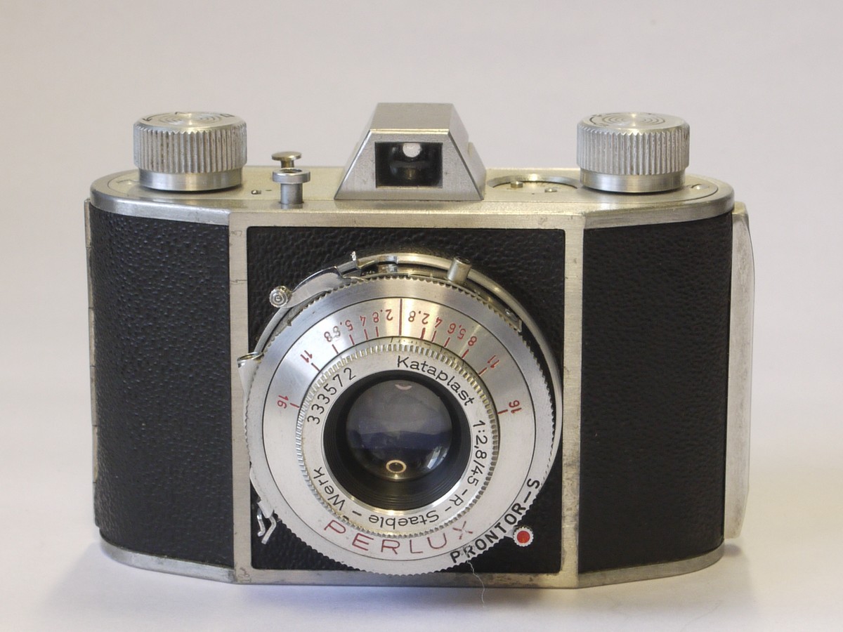 mwclassiccameras-20220624-27 Neithold Perlux 24x36 on 35mm camera c1952 with Staeble 45mm f2.8 Kata fixed lens + makers ER case