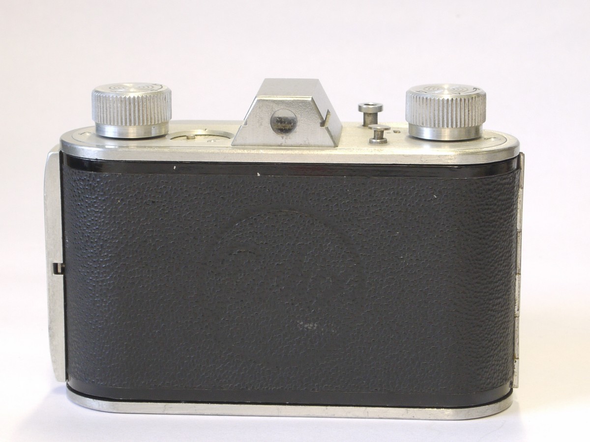 mwclassiccameras-20220624-28 Neithold Perlux 24x36 on 35mm camera c1952 with Staeble 45mm f2.8 Kata fixed lens + makers ER case