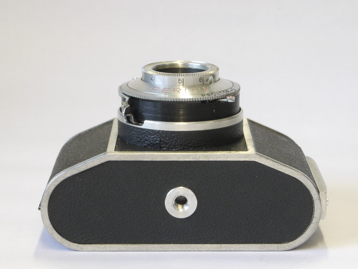 mwclassiccameras-20220624-30 Neithold Perlux 24x36 on 35mm camera c1952 with Staeble 45mm f2.8 Kata fixed lens + makers ER case