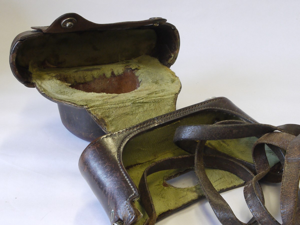 mwclassiccameras-20220624-91 Leitz brown leather ER case with strap for M2/M3