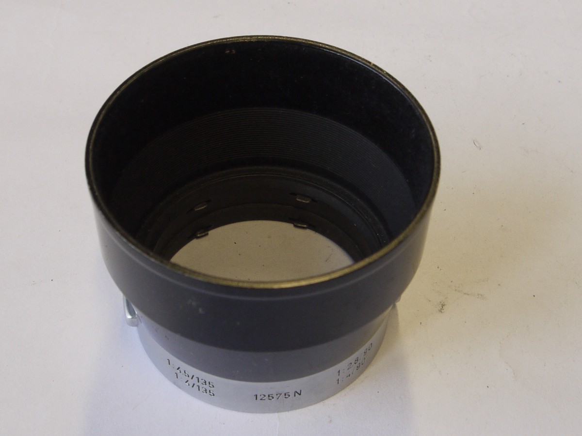 mwclassiccameras-20220708-44 Leitz clip-on metal lens hood for 90 & 135mm (12575N) + makers Box