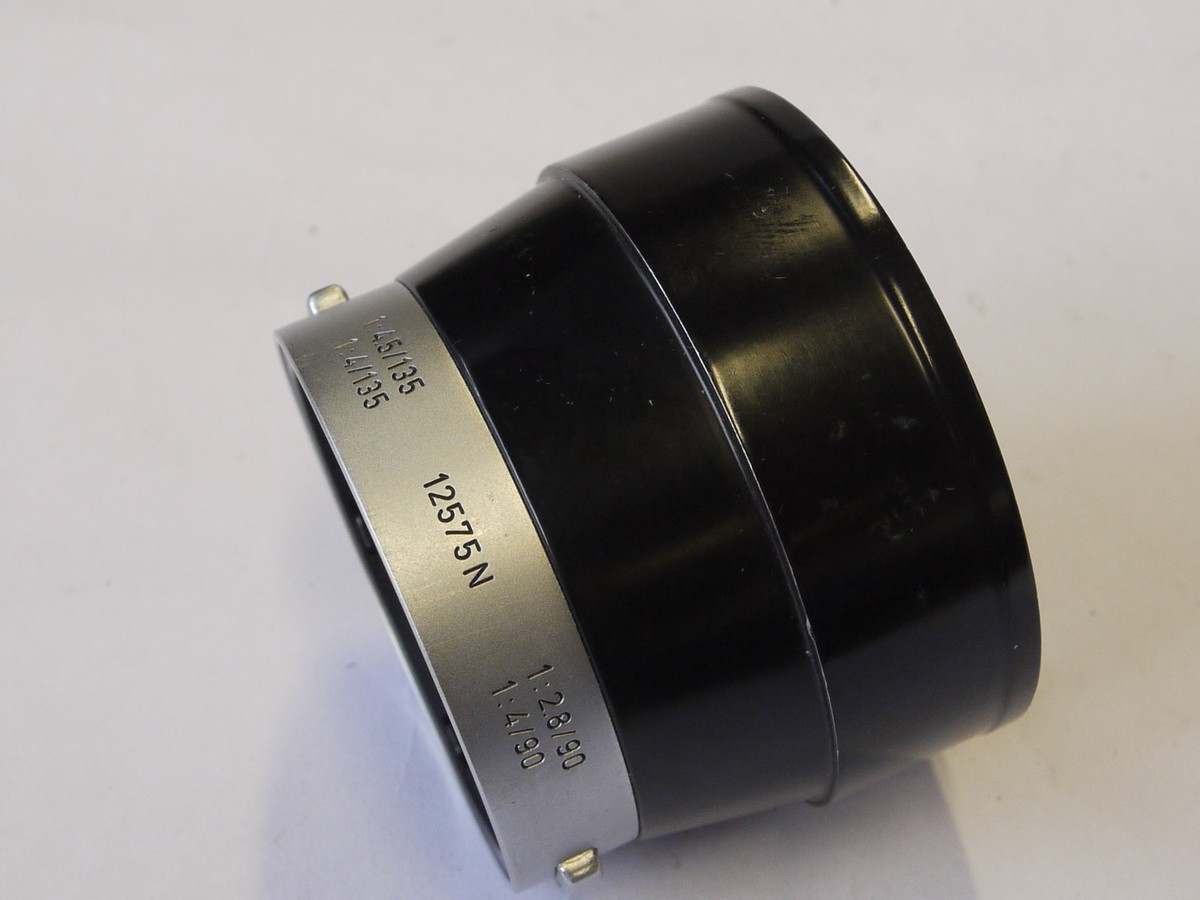 mwclassiccameras-20220708-46 Leitz clip-on metal lens hood for 90 & 135mm (12575N) + makers Box