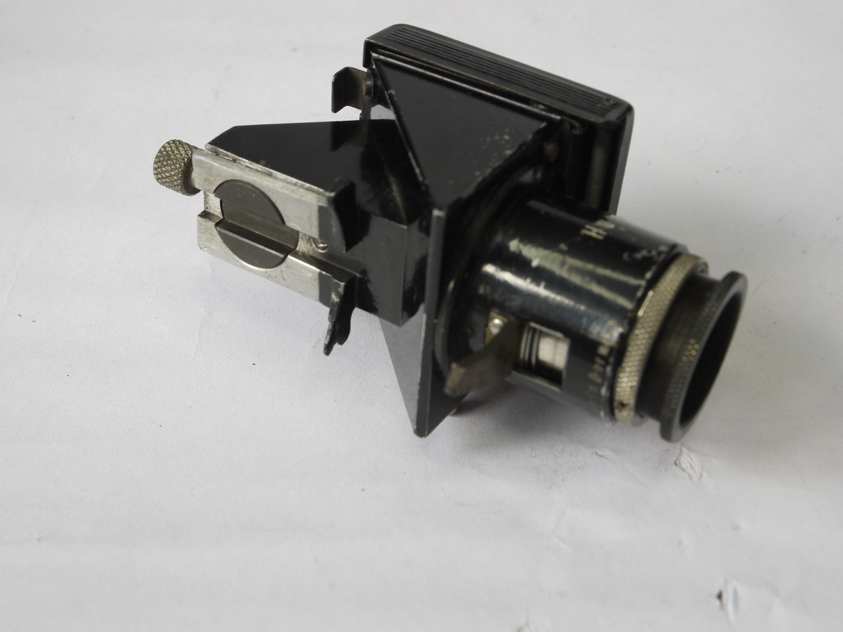 mwclassiccameras-20220715-293 Hugo Meyer & Co Gorlitz Megoflex Leica-lens-coupled focusing aid for the Leica I Non-rangefinder cameras. RARE