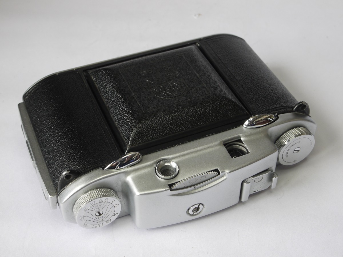 mwclassiccameras-20220715-37 Ensign Selfix 12-20 6x6 folding uncoupled rangefinder camera wth Ross 75mm f3.5 Xpres coated lens in Epsilon shutter