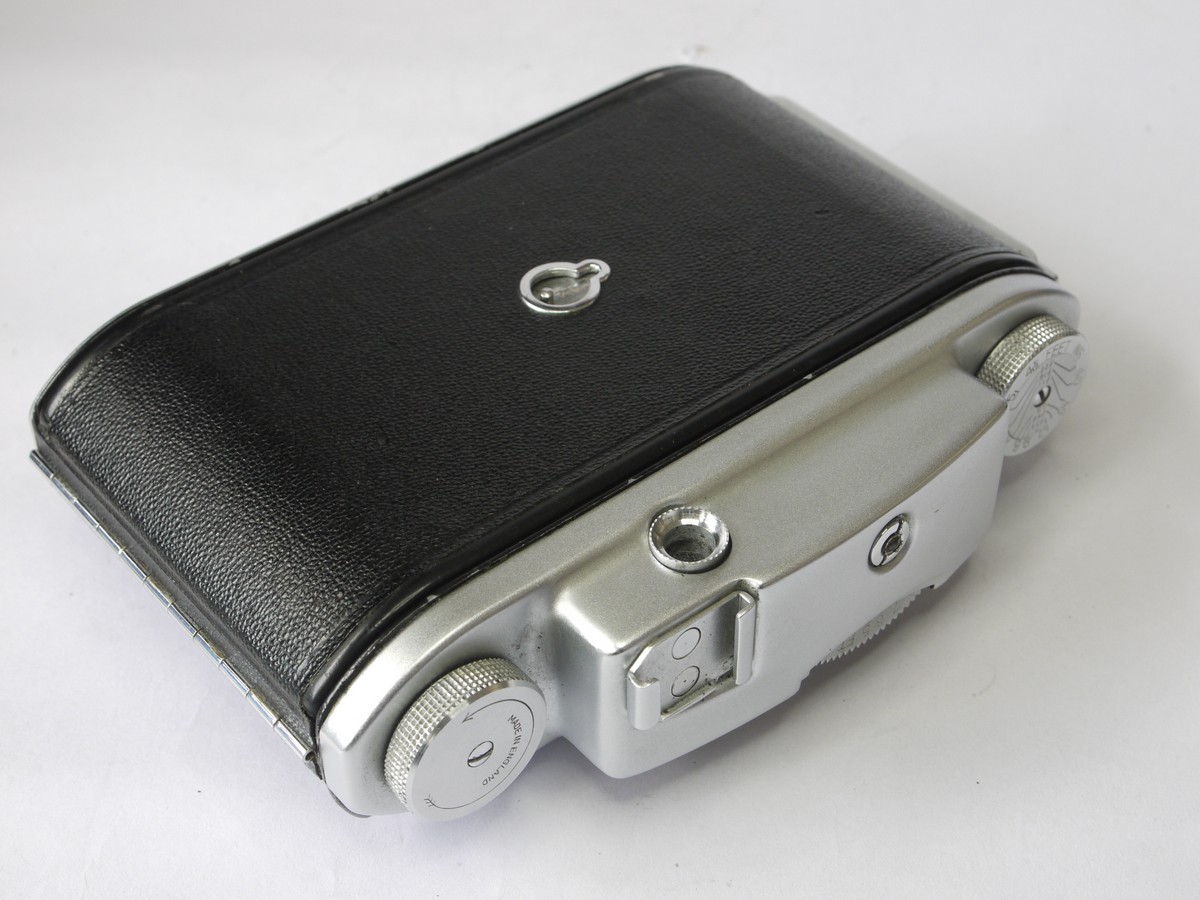 mwclassiccameras-20220715-39 Ensign Selfix 12-20 6x6 folding uncoupled rangefinder camera wth Ross 75mm f3.5 Xpres coated lens in Epsilon shutter