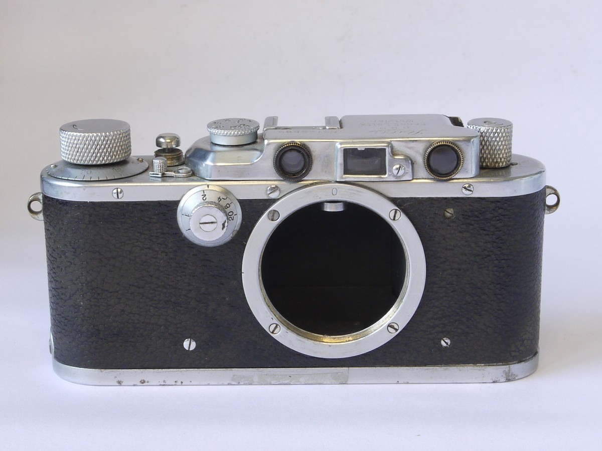 mwclassiccameras-20220729-13 Leica III chrome body (No.126885)