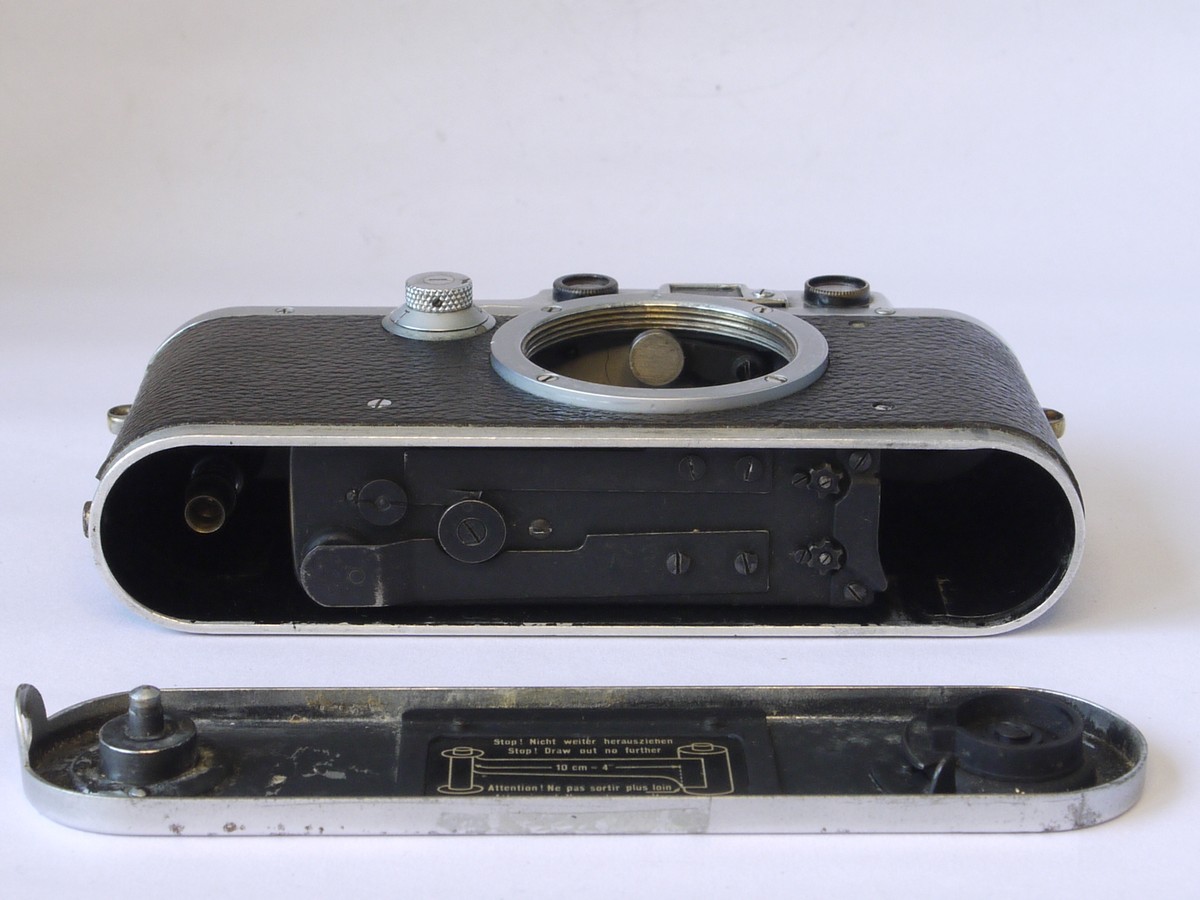mwclassiccameras-20220729-16 Leica III chrome body (No.126885)