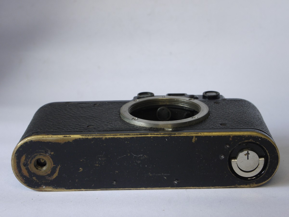 mwclassiccameras-20220729-165 Leica II black & nickel body (No.85426) with flash synch on rear top