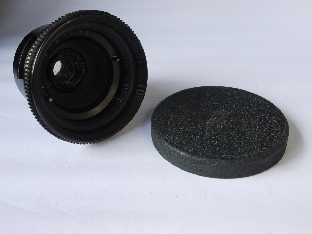 mwclassiccameras-20220729-200 Taylor Hobson Cooke 35mm f2 Speed Panchro Ser. II Cine lens in outer barrel/mount with Aperture control + makers front cap
