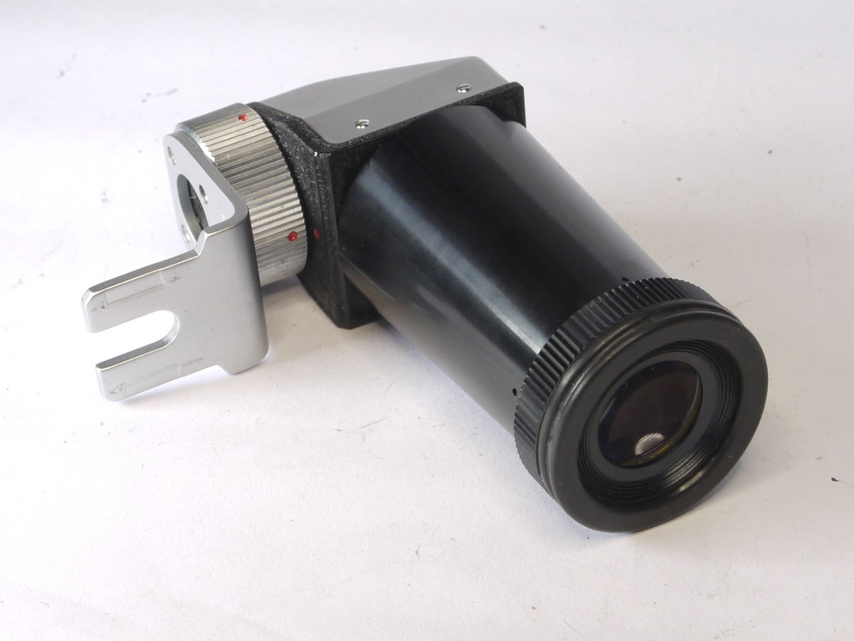 mwclassiccameras-20220729-430 Leitz Shoe fitting adjustable right-angle eyepice finder for Leicaflex