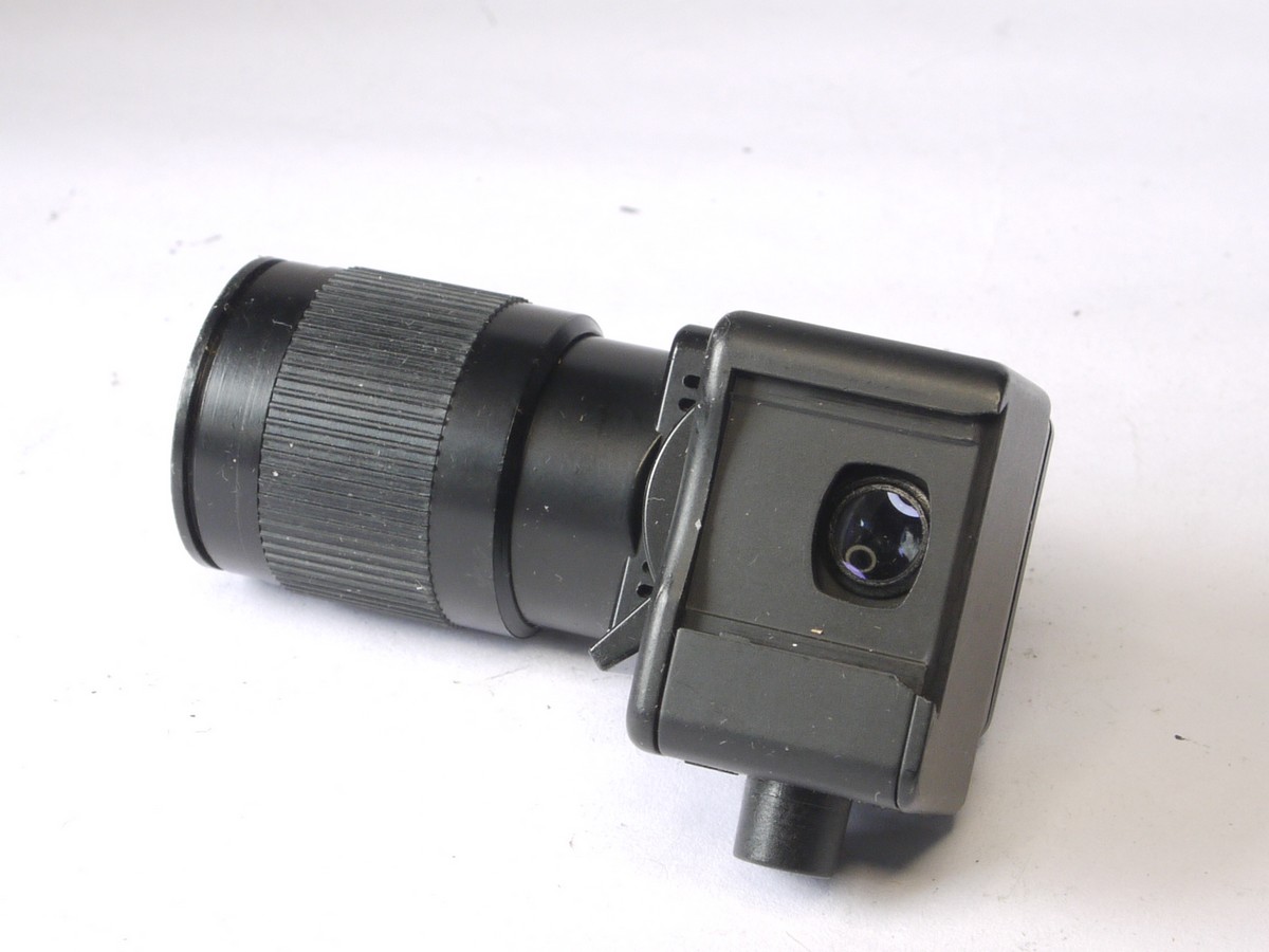 mwclassiccameras-20220729-442 Leica Right-angle magnifying finder (14300) with 1x & 2X settings. For Leica R4/R5/R6/R7/R8/R9 Cameras