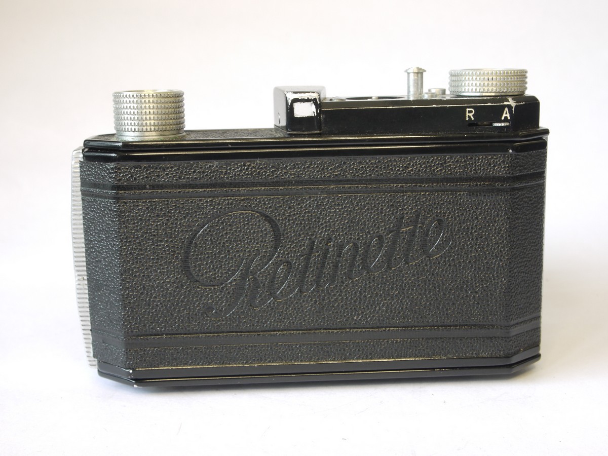 mwclassiccameras-20220812-118 Kodak Retinette 35mm folding camera, black paint with Art-Deco patterned front lens panel, with 5cm f3.5 Anastigmat lens in Compur shutter