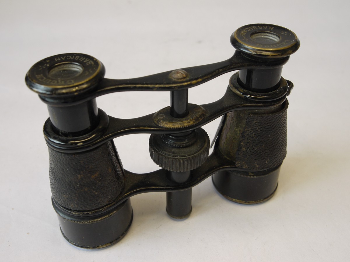 mwclassiccameras-20220812-224 Crouch Barbican Small size focusing opera glasses/mini binoculars with leatherette covering
