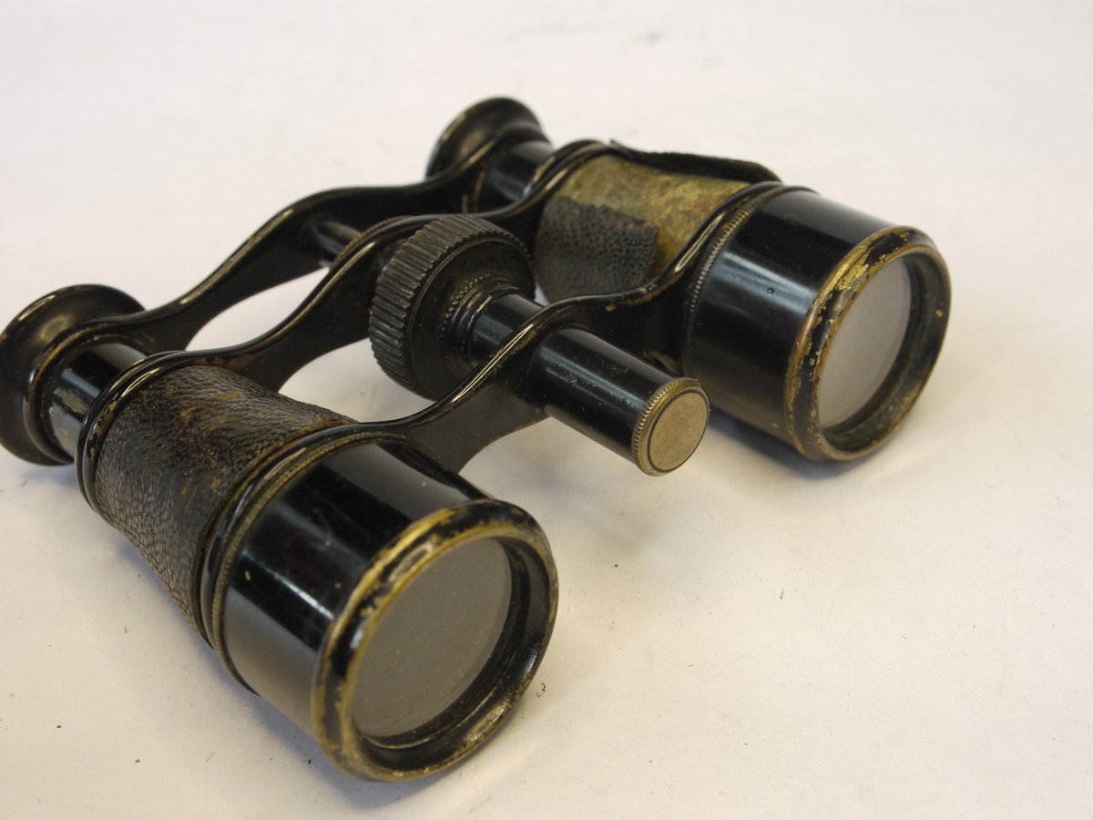 mwclassiccameras-20220812-226 Crouch Barbican Small size focusing opera glasses/mini binoculars with leatherette covering