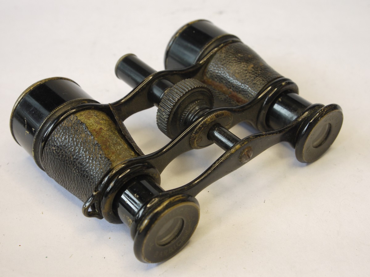 mwclassiccameras-20220812-227 Crouch Barbican Small size focusing opera glasses/mini binoculars with leatherette covering