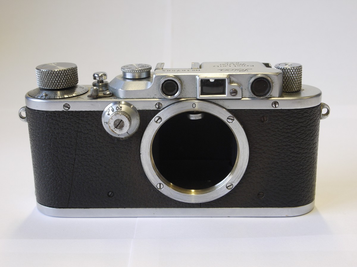 mwclassiccameras-20220826-1 Leicaflex SL Chrome 35mm SLR body (No.1343733) + makers ER case