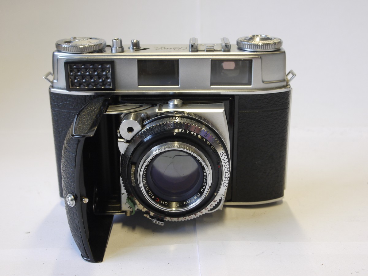 mwclassiccameras-20220826-156 Kodak Retina IIIC (Big C) 35mm folding coupled rangefinder, selenium metered camera with 35/50/80mm bright-line finder frames + Schneider 50mm f2 Xenon C interchangeable lens
