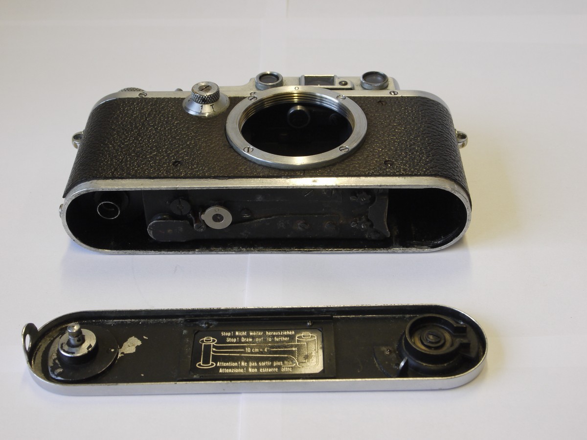 mwclassiccameras-20220826-5 Leicaflex SL Chrome 35mm SLR body (No.1343733) + makers ER case
