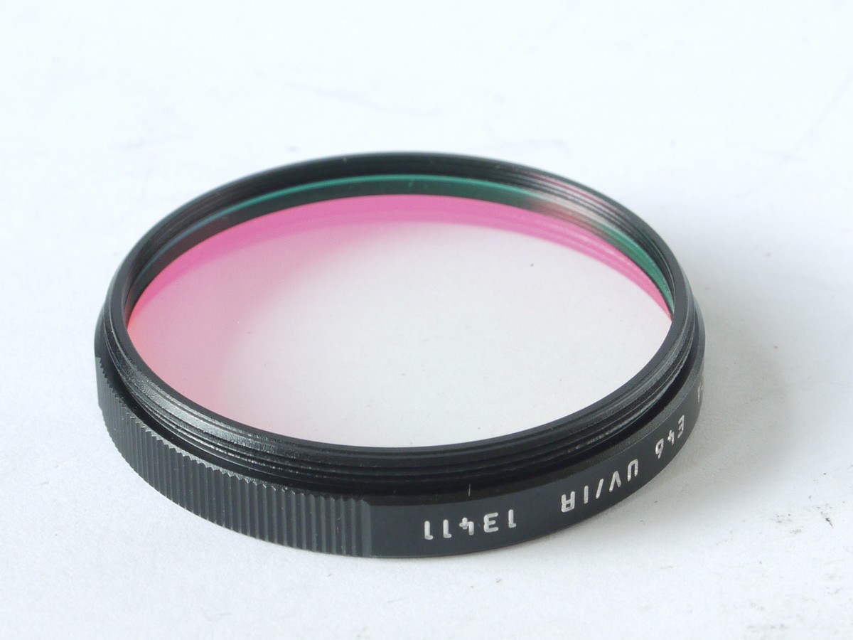 mwclassiccameras-20220902-138 Leica E46 UV/IR filter, black rim (13411) + makers keeper case & box. Suitable for the 50mm f1.4 Summilux