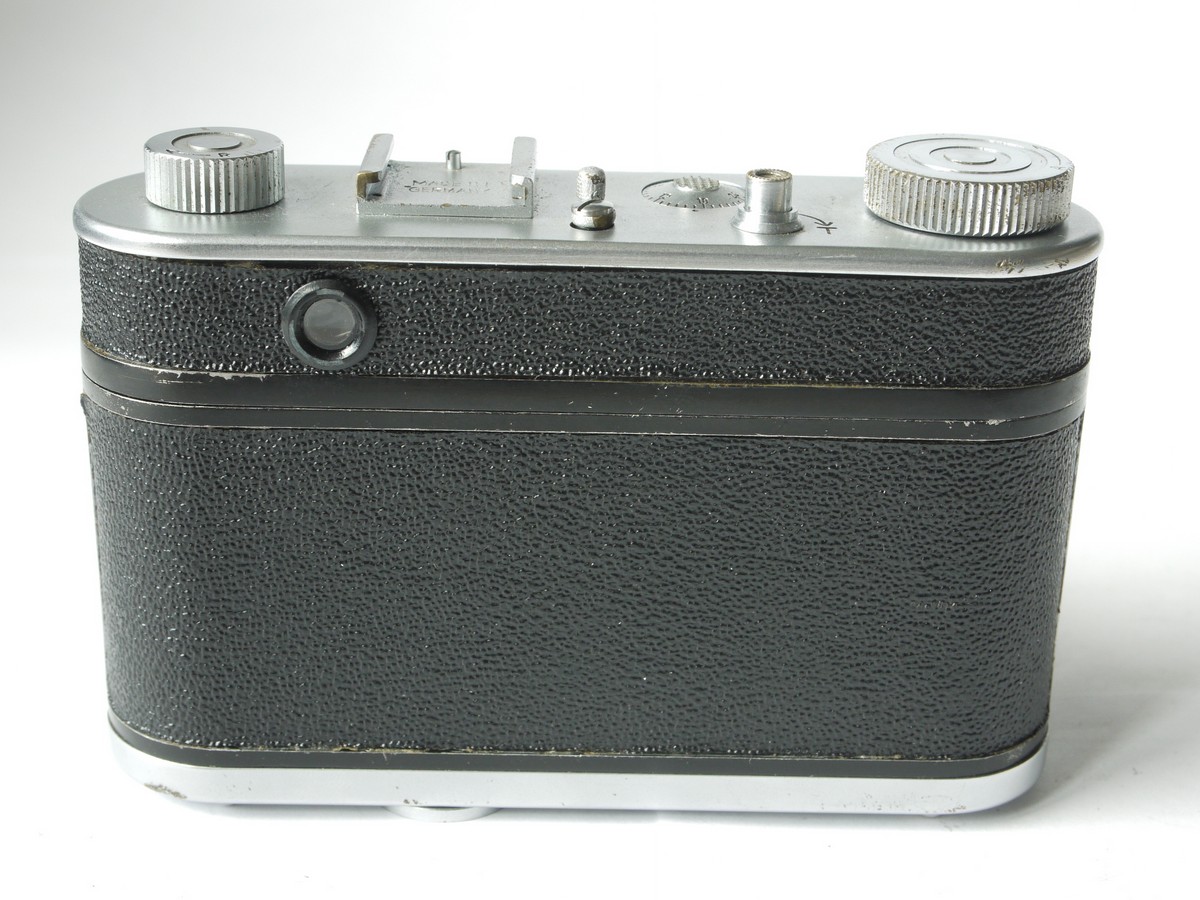 mwclassiccameras-20220902-242 Futura Standard 35mm Coupled Rangefinder camera + 50mm f2.8 Elor interchangeable screw mount lens. UNCOMMON