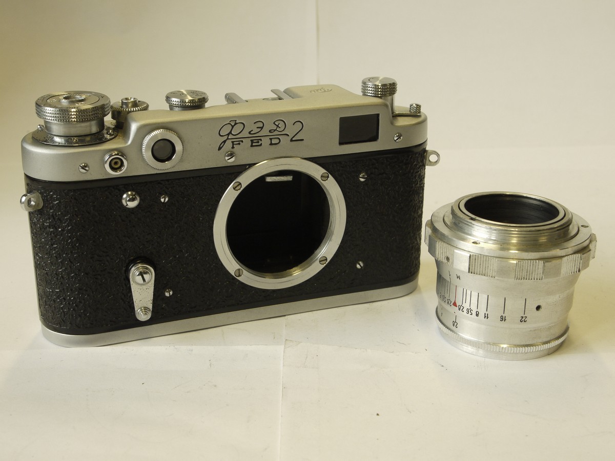 mwclassiccameras-20220902-303 Fed 2 Leica Copy, chrome + 52mm f2.8 coated all chrome lens, frot cap. ER case & mathing numbered blue box