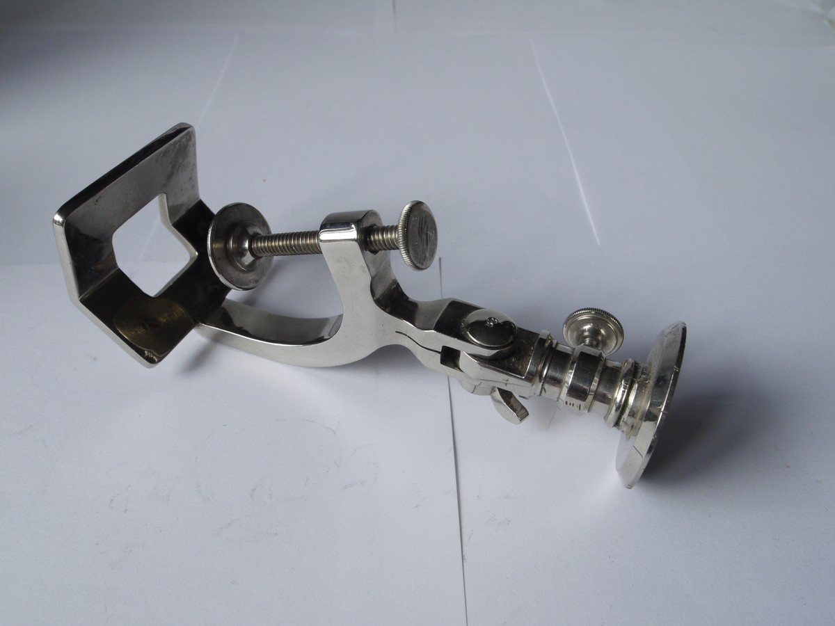 mwclassiccameras-20220909-61 Chromium plated Clamp device with female tripod mount. Probably for camera use. Attrctive looking