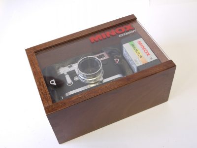 Minox Leica M3 camera (No.M3-E13341) + Minox Minocolor 100ASA unused film in box + wooden outfit box