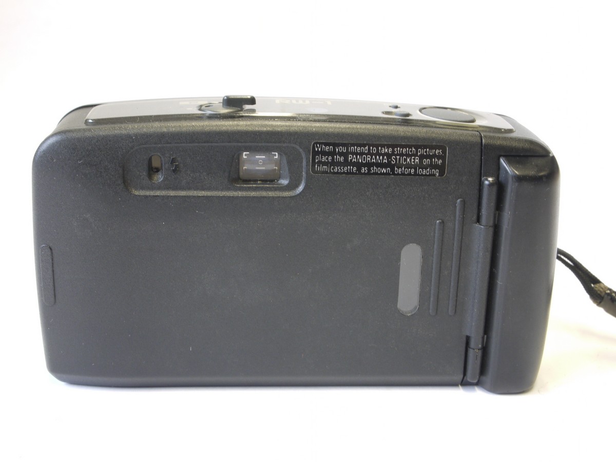 mwclassiccameras-20220923-4 Ricoh RW-1 35mm Compact Autofocus Weather Resistant camera with 34mm lens + strap & case. Takes AA Batteries