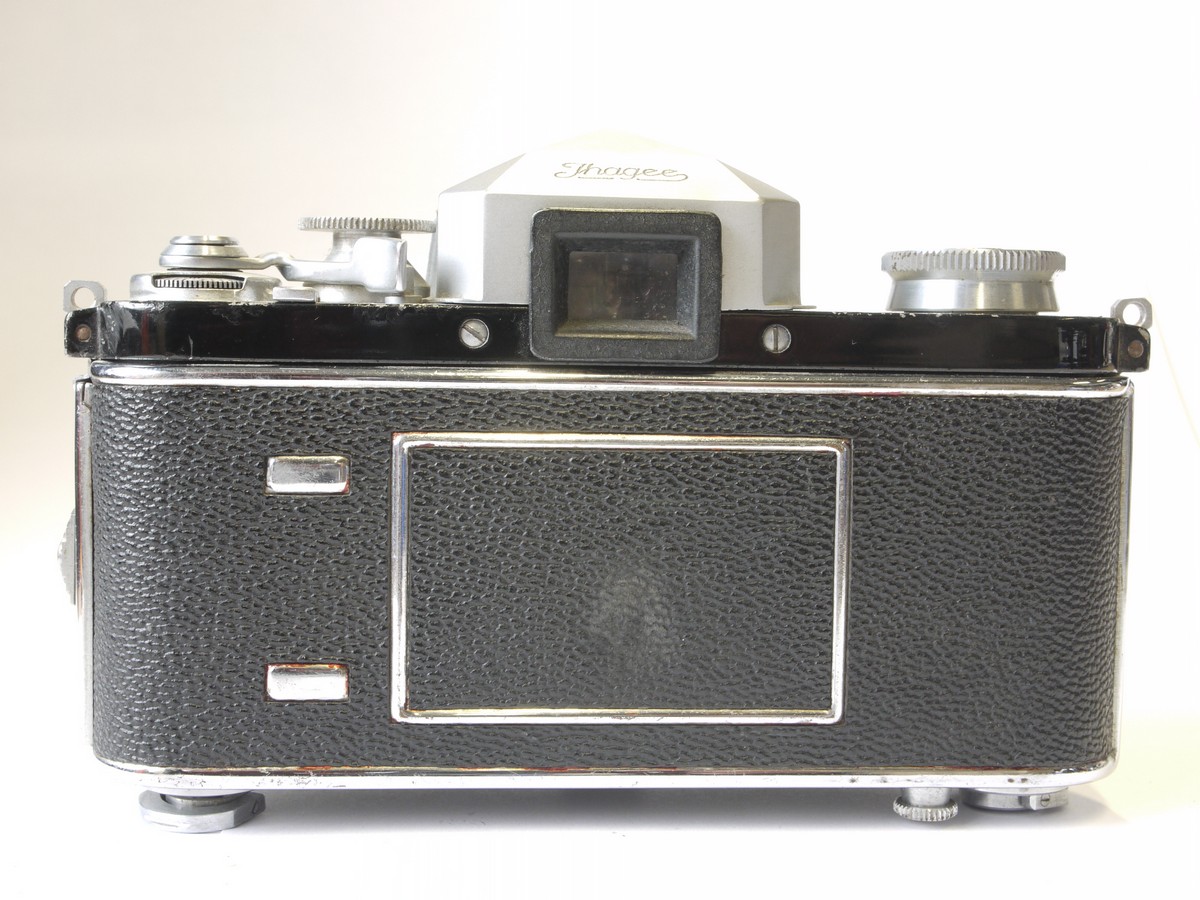 mwclassiccameras-20220923-524 Exakta V Varex 35mm SLR, the first version with interchangeable finders + all chrome prism finder & 50mm f3.5 Tessar T coated manual bayonet lenses & Turnit leather carrying case