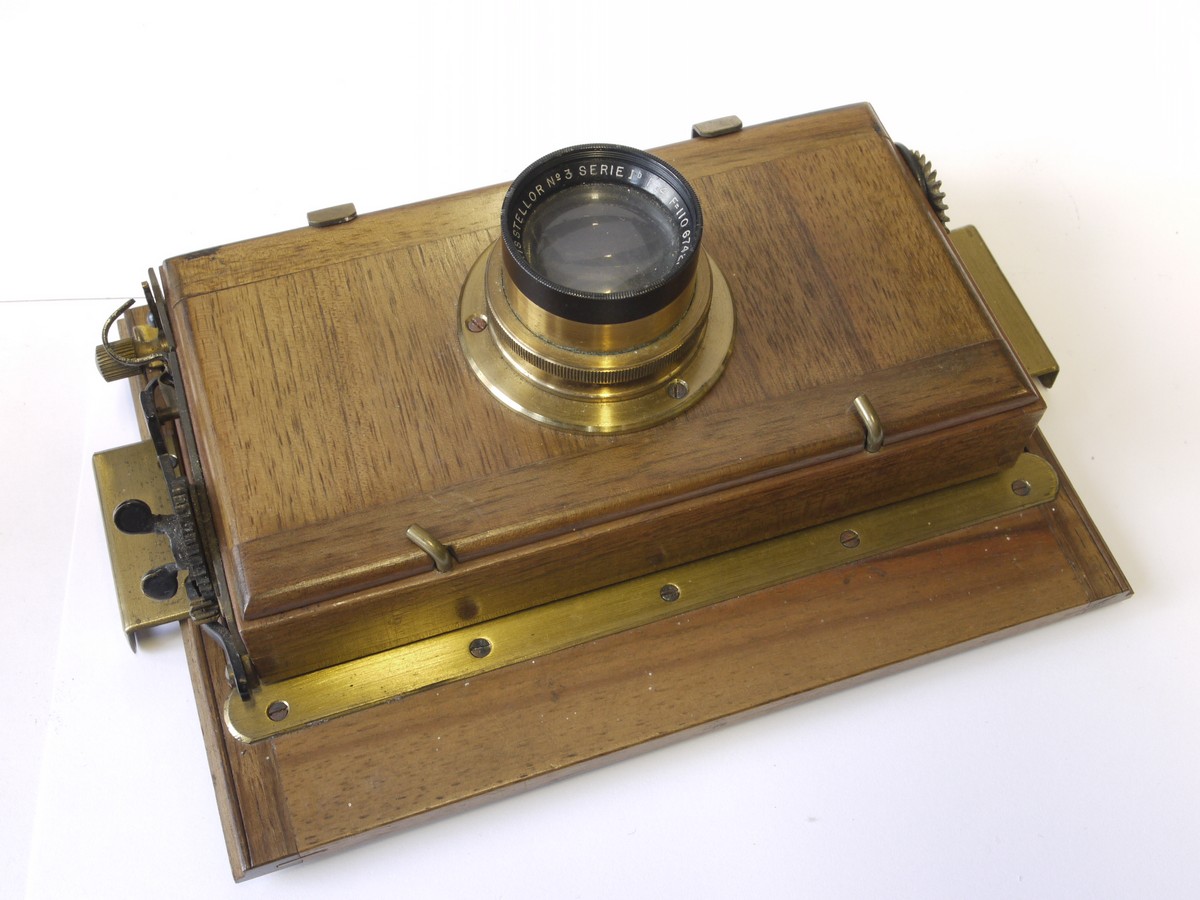 mwclassiccameras-20220923-569 Bertiot Paris 110mm f4 Stellor No.3 Serie 1b brass lens with Iris Diaphragm, flange & Roller-blind shutter in matching wood panel
