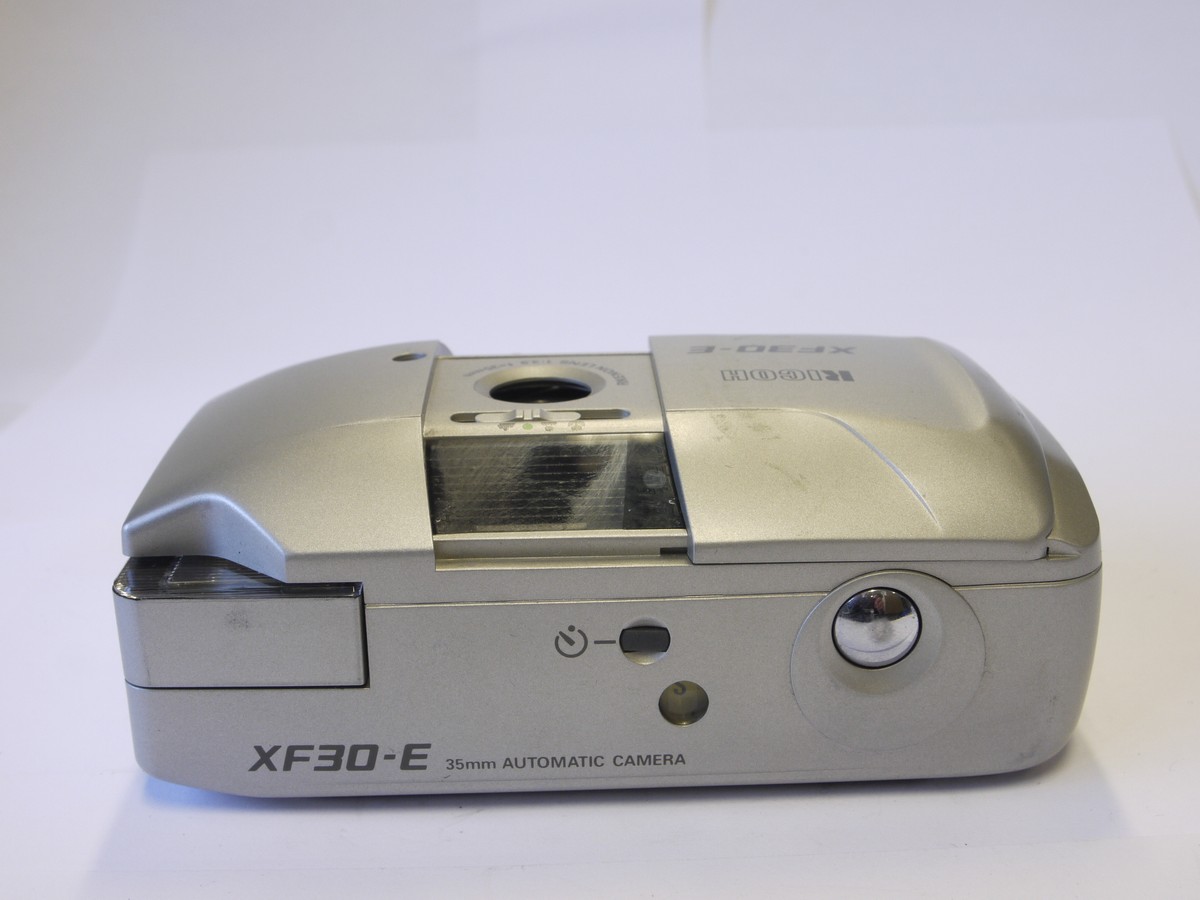 mwclassiccameras-20220930-103 Ricoh XF30-E 35mm Point-and-Shoot compact AF camera, Silver Grey coloured, with 35mm f3.5 Rikenon lens