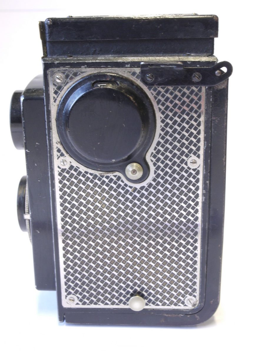mwclassiccameras-20220930-172 Rolleicord Original, Art-Deco Patterned TLR with 7.5cm f4.5 Triotar lens in Copur shutter