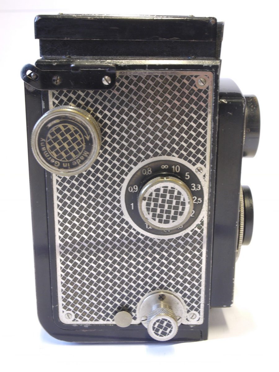 mwclassiccameras-20220930-174 Rolleicord Original, Art-Deco Patterned TLR with 7.5cm f4.5 Triotar lens in Copur shutter