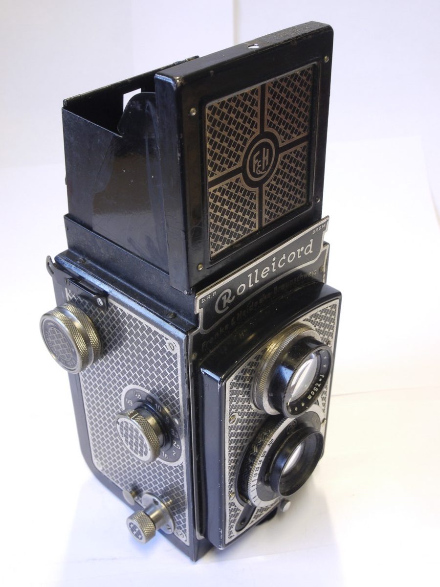 mwclassiccameras-20220930-175 Rolleicord Original, Art-Deco Patterned TLR with 7.5cm f4.5 Triotar lens in Copur shutter