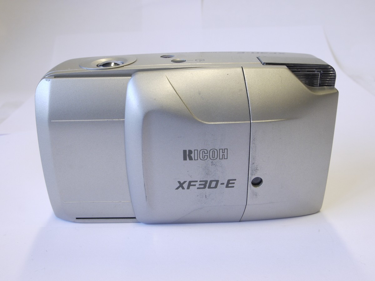 mwclassiccameras-20220930-72 Ricoh XF30-E 35mm Point-and-Shoot compact AF camera, Silver Grey coloured, with 35mm f3.5 Rikenon lens