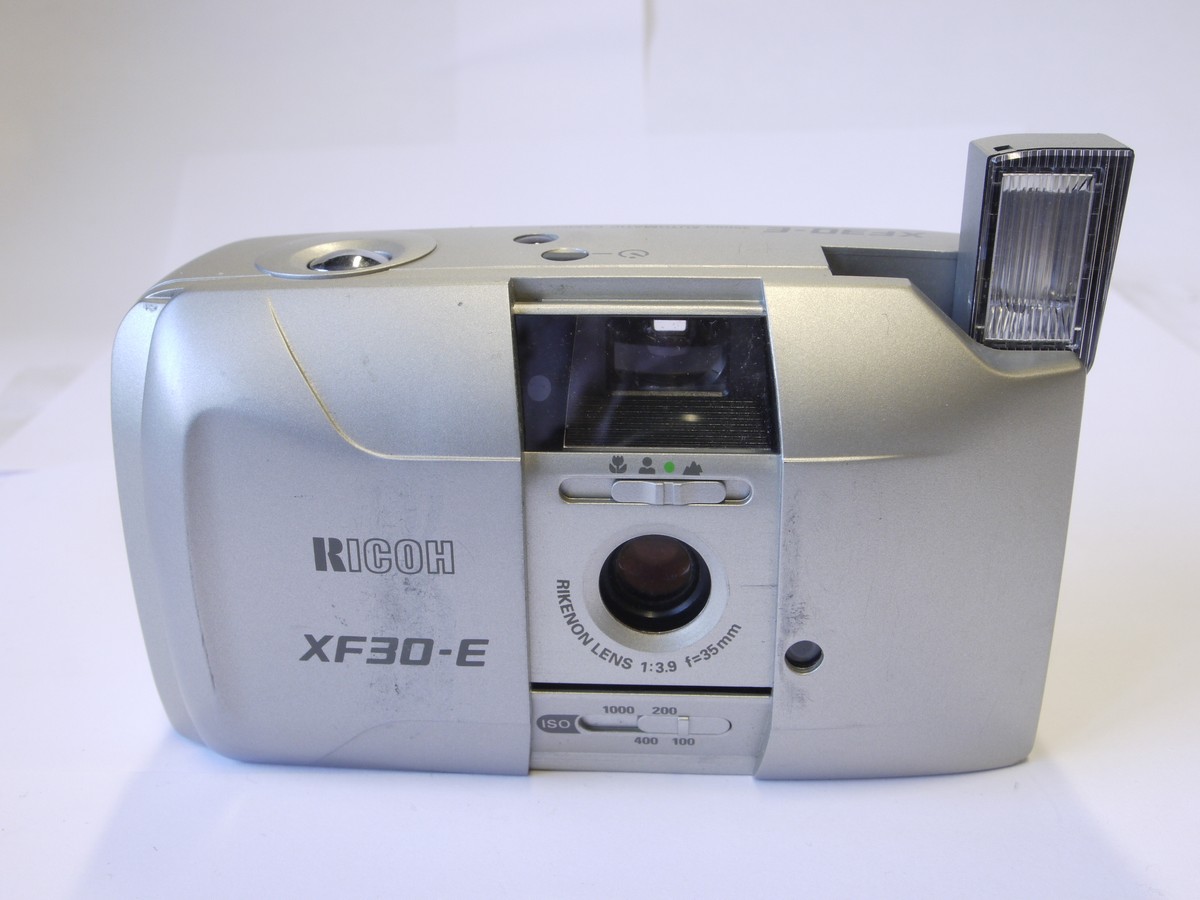 mwclassiccameras-20220930-74 Ricoh XF30-E 35mm Point-and-Shoot compact AF camera, Silver Grey coloured, with 35mm f3.5 Rikenon lens