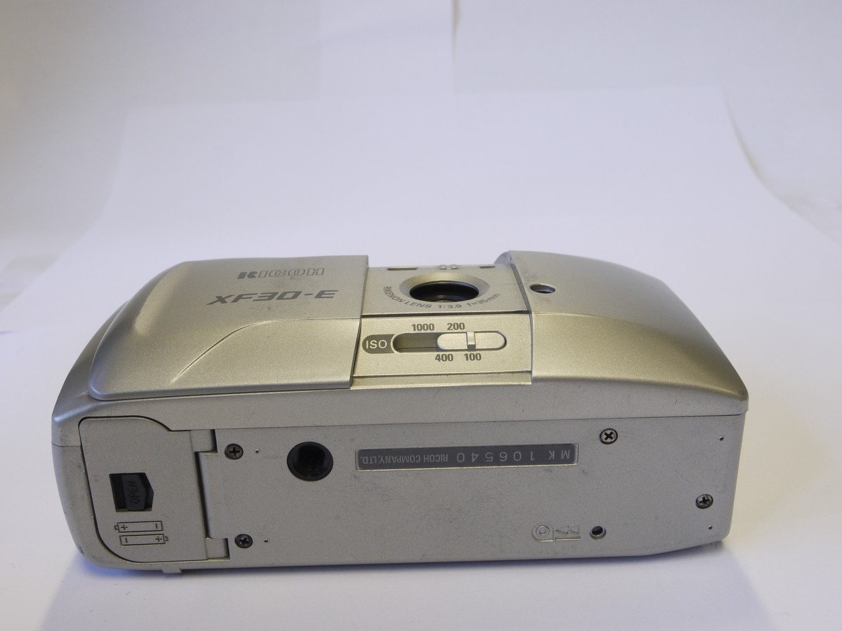 mwclassiccameras-20220930-77 Ricoh XF30-E 35mm Point-and-Shoot compact AF camera, Silver Grey coloured, with 35mm f3.5 Rikenon lens