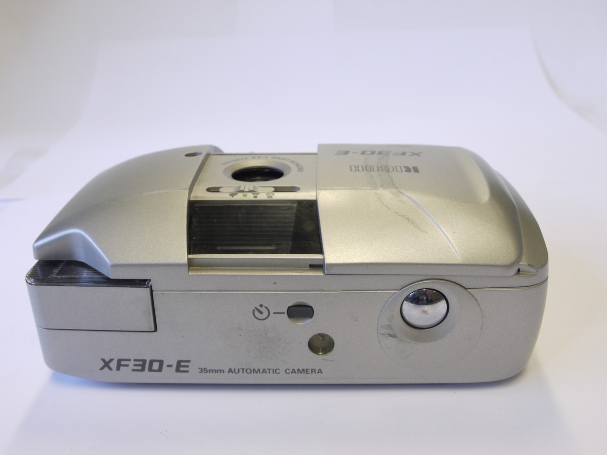 mwclassiccameras-20220930-83 Ricoh XF30-E 35mm Point-and-Shoot compact AF camera, Silver Grey coloured, with 35mm f3.5 Rikenon lens