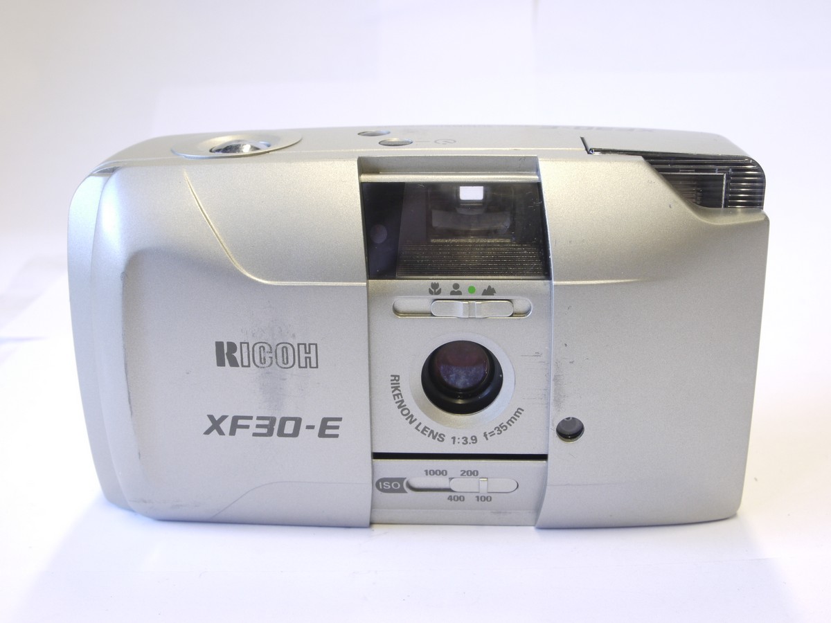 mwclassiccameras-20220930-87 Ricoh XF30-E 35mm Point-and-Shoot compact AF camera, Silver Grey coloured, with 35mm f3.5 Rikenon lens