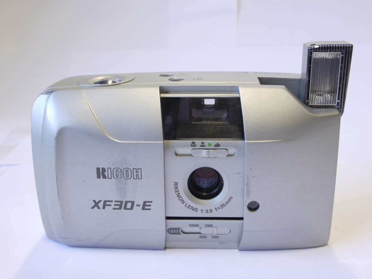 mwclassiccameras-20220930-88 Ricoh XF30-E 35mm Point-and-Shoot compact AF camera, Silver Grey coloured, with 35mm f3.5 Rikenon lens