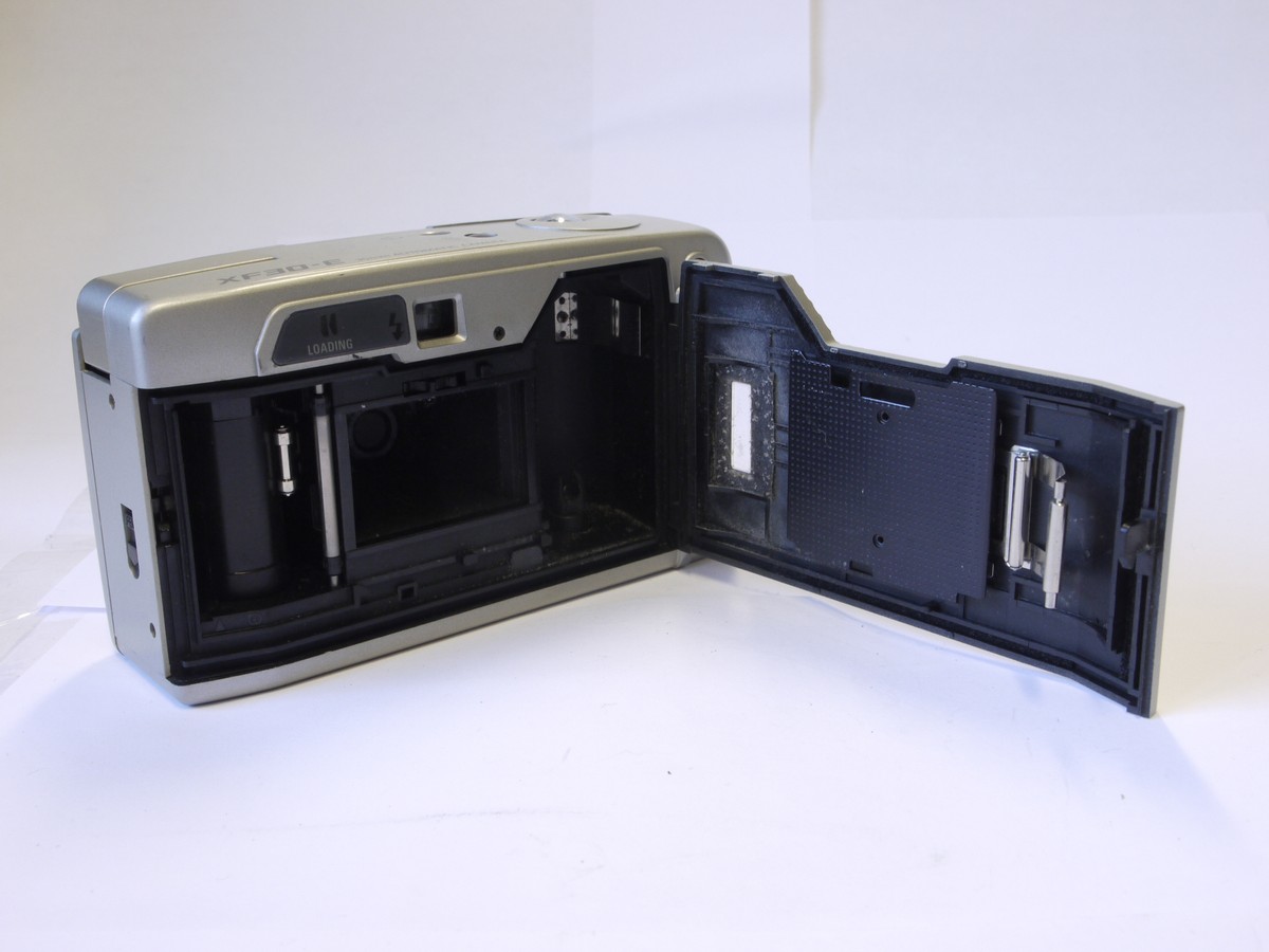 mwclassiccameras-20220930-92 Ricoh XF30-E 35mm Point-and-Shoot compact AF camera, Silver Grey coloured, with 35mm f3.5 Rikenon lens