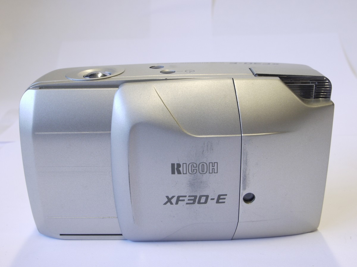 mwclassiccameras-20220930-93 Ricoh XF30-E 35mm Point-and-Shoot compact AF camera, Silver Grey coloured, with 35mm f3.5 Rikenon lens