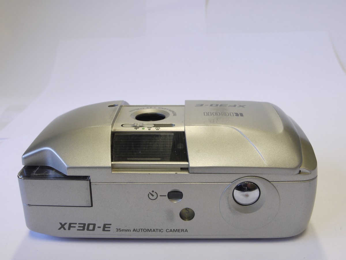 mwclassiccameras-20220930-97 Ricoh XF30-E 35mm Point-and-Shoot compact AF camera, Silver Grey coloured, with 35mm f3.5 Rikenon lens