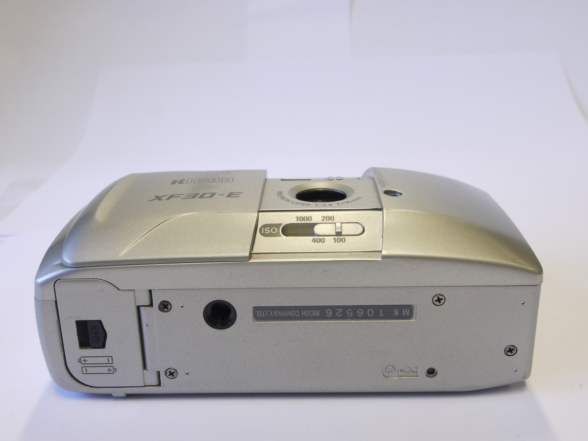 mwclassiccameras-20220930-98 Ricoh XF30-E 35mm Point-and-Shoot compact AF camera, Silver Grey coloured, with 35mm f3.5 Rikenon lens