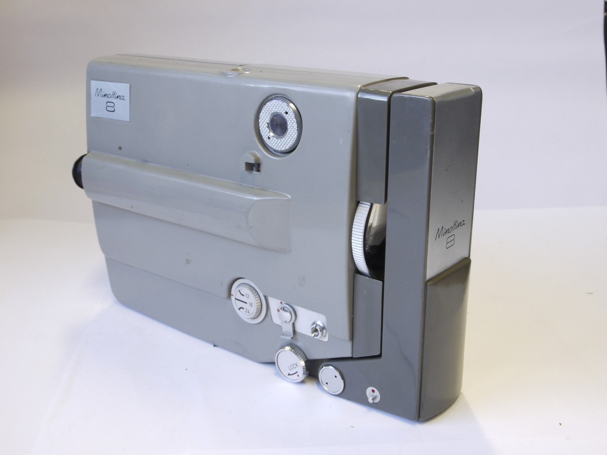 mwclassiccameras-20221007-121 Minoltina 8 Standard 8 Cartridge cine camera, battery operated, with 8-25mm f1.8 Zoom Rokkor lens
