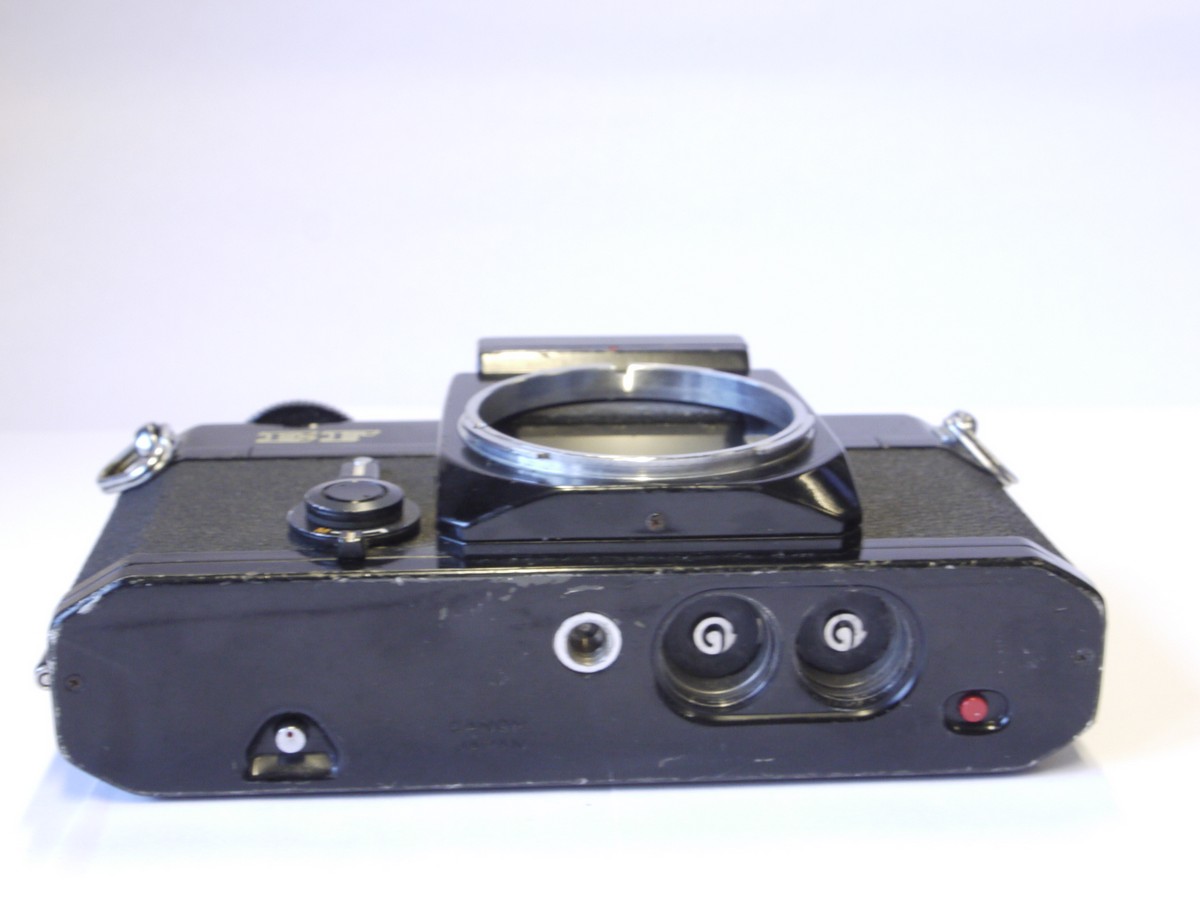 mwclassiccameras-20221007-4 Canon EF Black 35mm SLR body