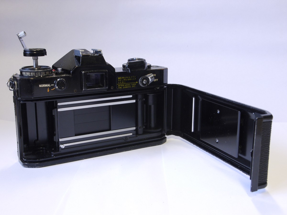 mwclassiccameras-20221007-5 Canon EF Black 35mm SLR body